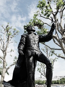 Laurence Olivier statue