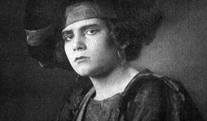 Laurence Olivier as Kate in The Taming of the Shrew