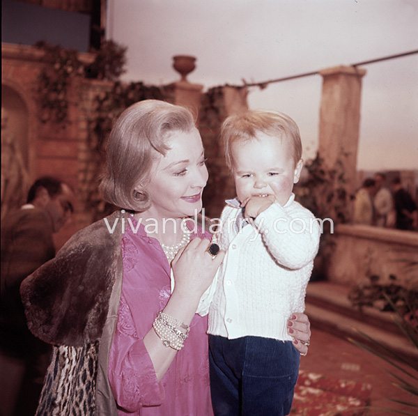 Vivien Leigh and grandson neville Farrington, 1960