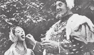 Vivien Leigh and Lyn Harding